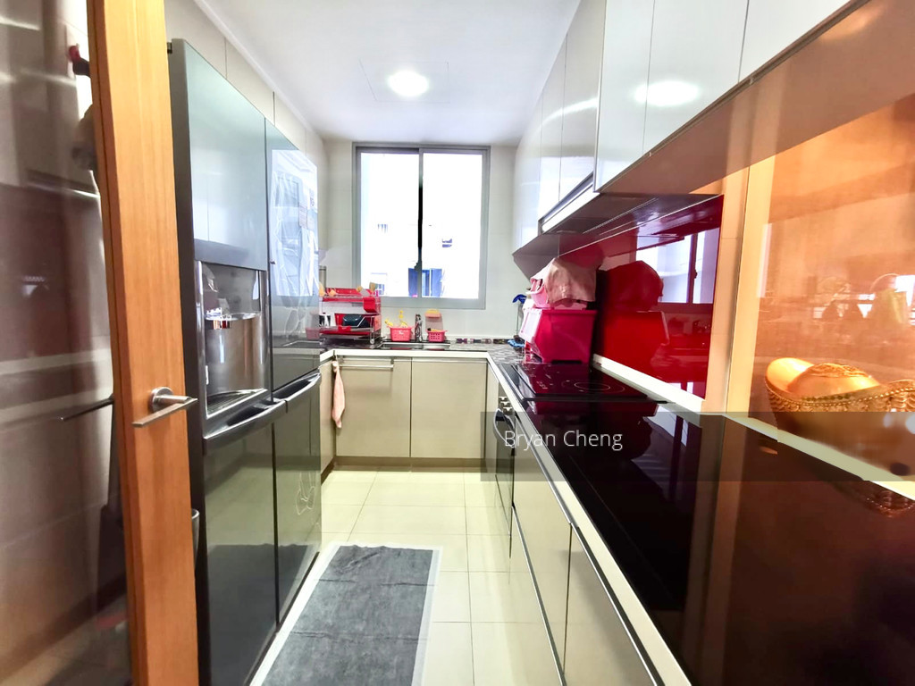 Prive (D19), Condominium #202502082